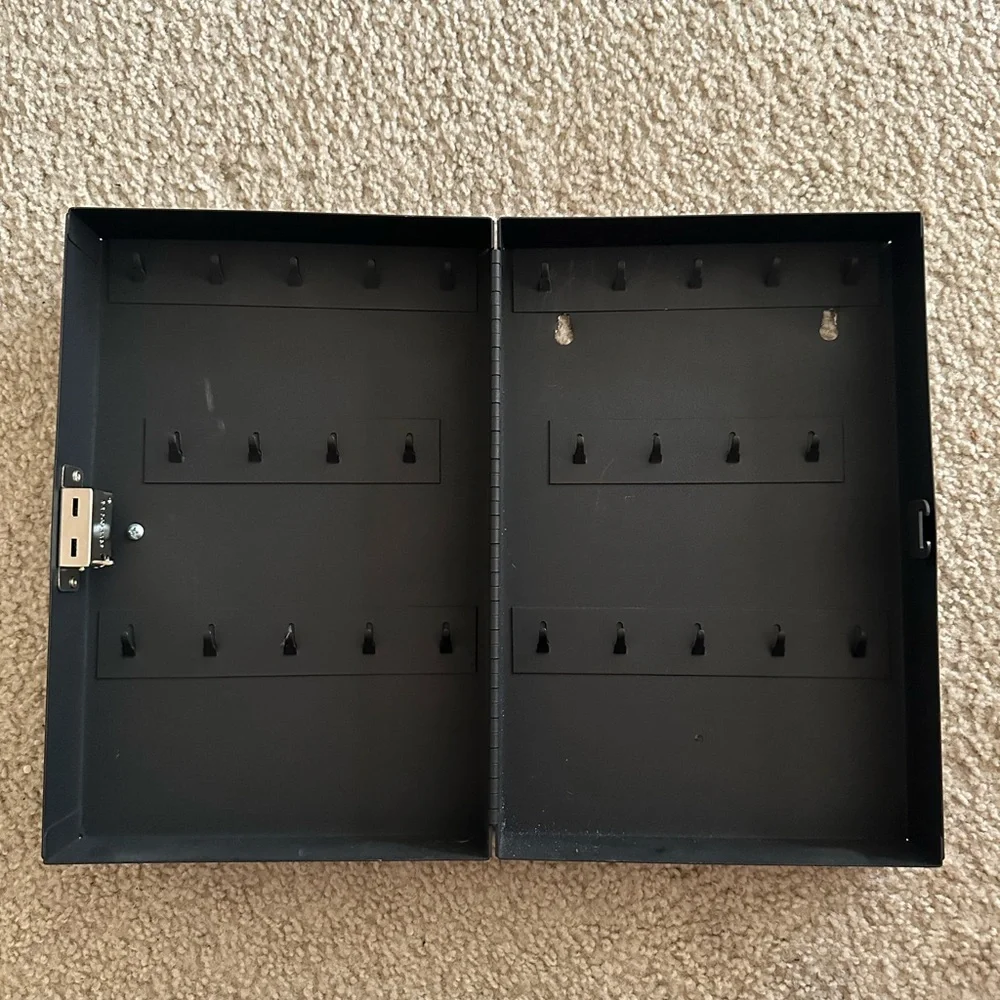 Lockable key box - Picture 1 of 4